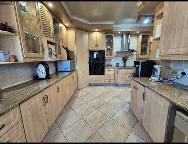 3 BEDROOM HOUSE FOR SALE IN BRACKENHURST